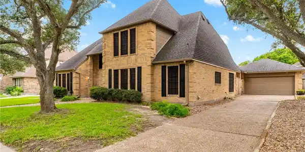 Image 3: Plenty of parking with extended driveway to the re