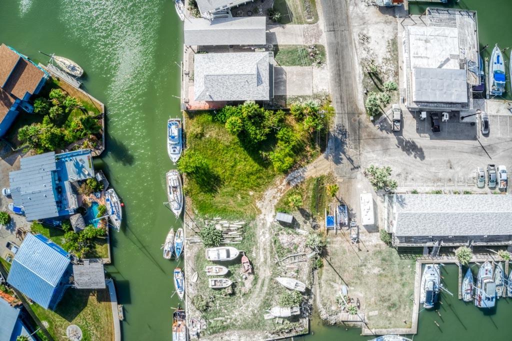 Image 1: 75'X100' lot.  The two boats that line the highlig