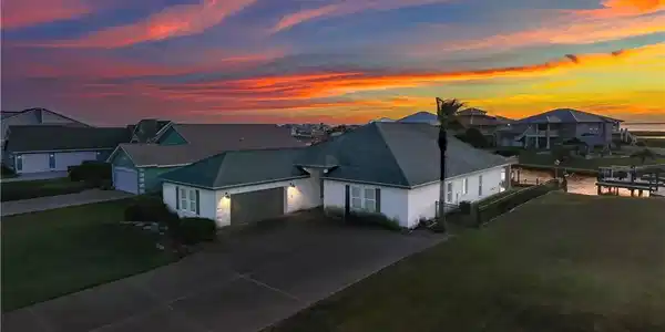 30 Peets Bend Drive