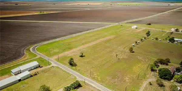 Image 3: Call listing agent for specific lot details. Can c