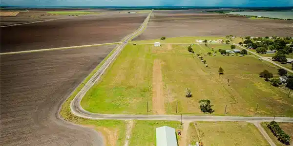 Image 4: Call listing agent for specific lot details. Can c