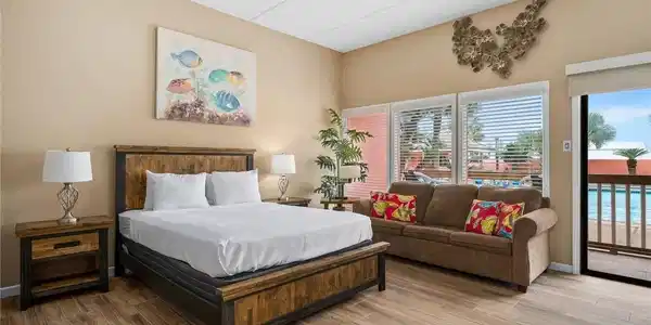 Image 2: Poolside studio condo with direct access to pool