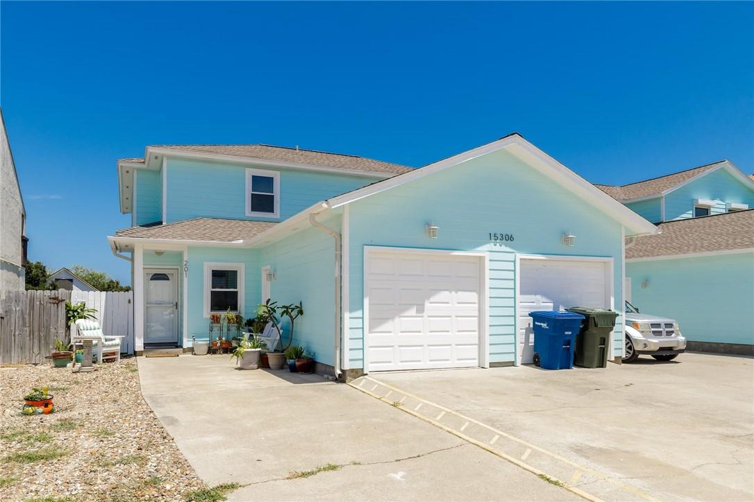 Image 4: 15306 Bonasse 201 Front with extra parking space c