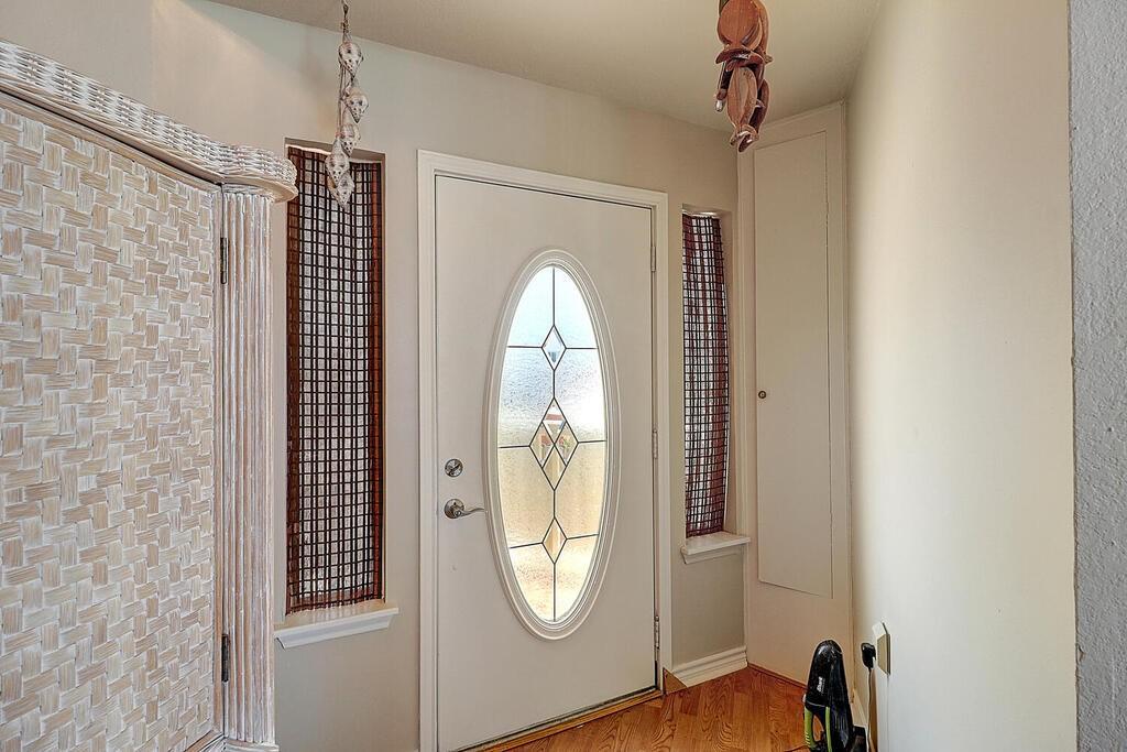 Image 4: Entrance