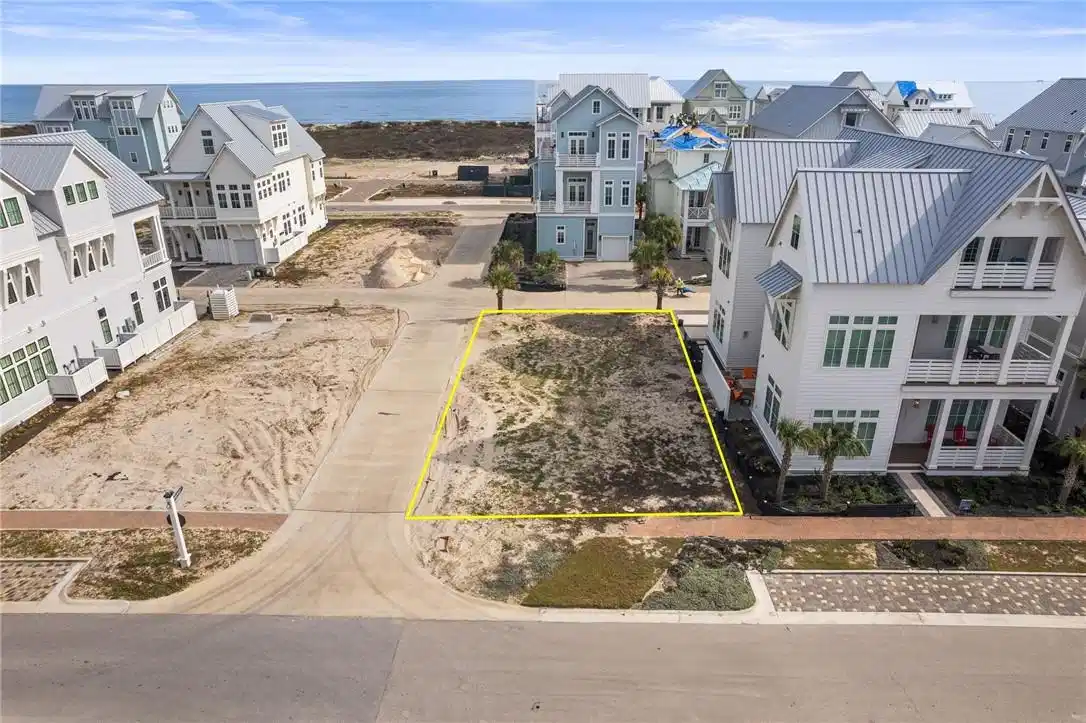 Image 1: 116 Retreat St. in Cinnamon Shore South