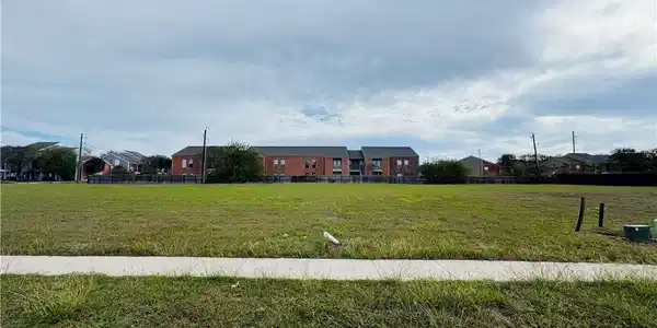 2414 Manuel Lane