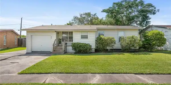 942 Woodlawn