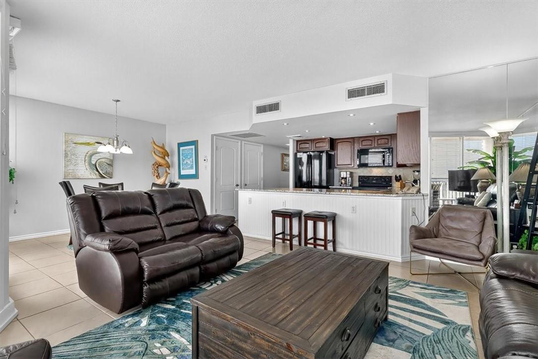 Image 4: Comfy leather couches in living area