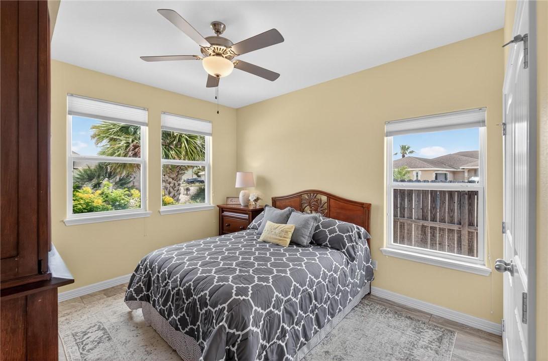 Image 4: Private guest suite at the front of the  house.