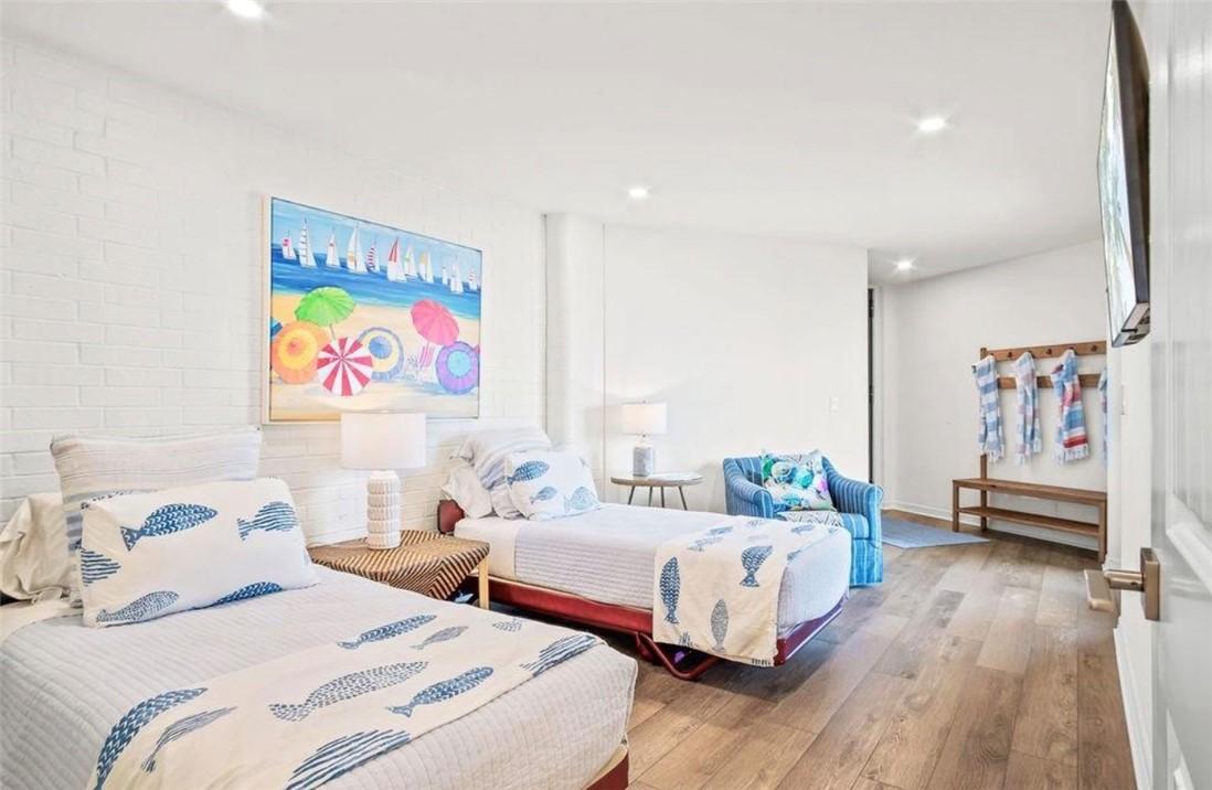 Image 3: Front bonus room