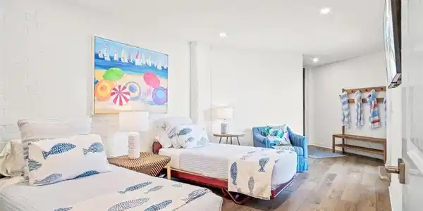 Image 3: Front bonus room