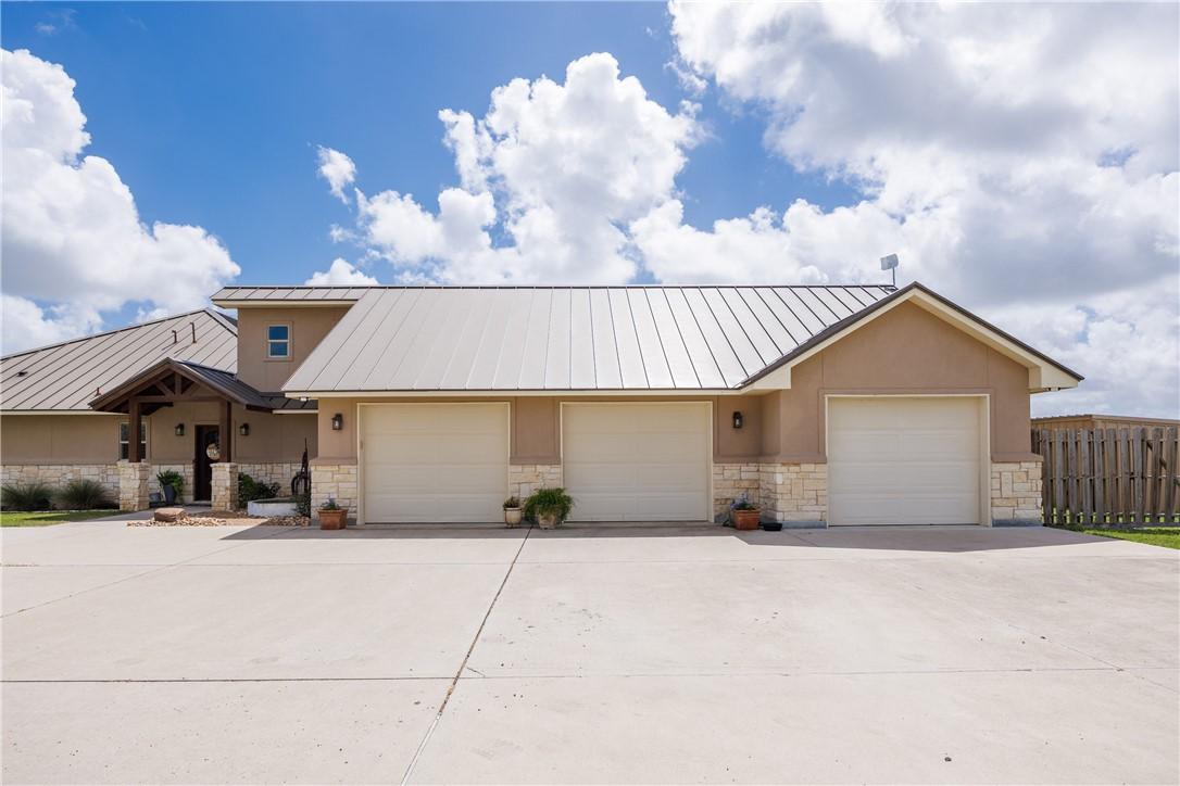 Image 3: Side wrap oversized garage