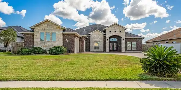 8525 Legends Drive