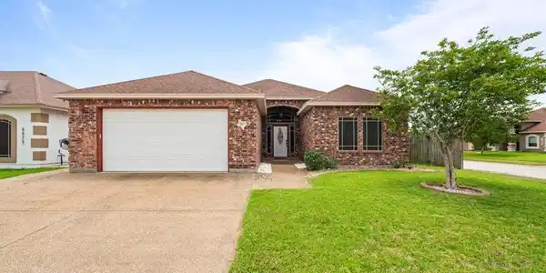 6821 Sir Moses Place