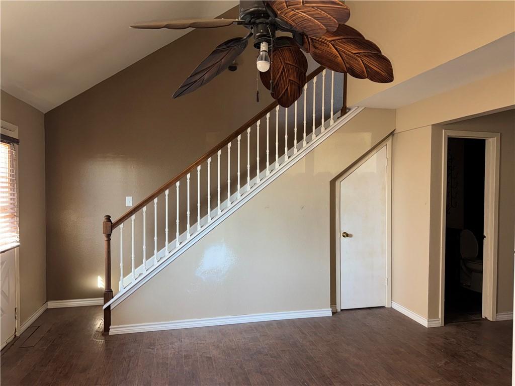 Image 2: Living area.