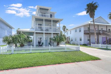 184 Mustang Royale Blvd