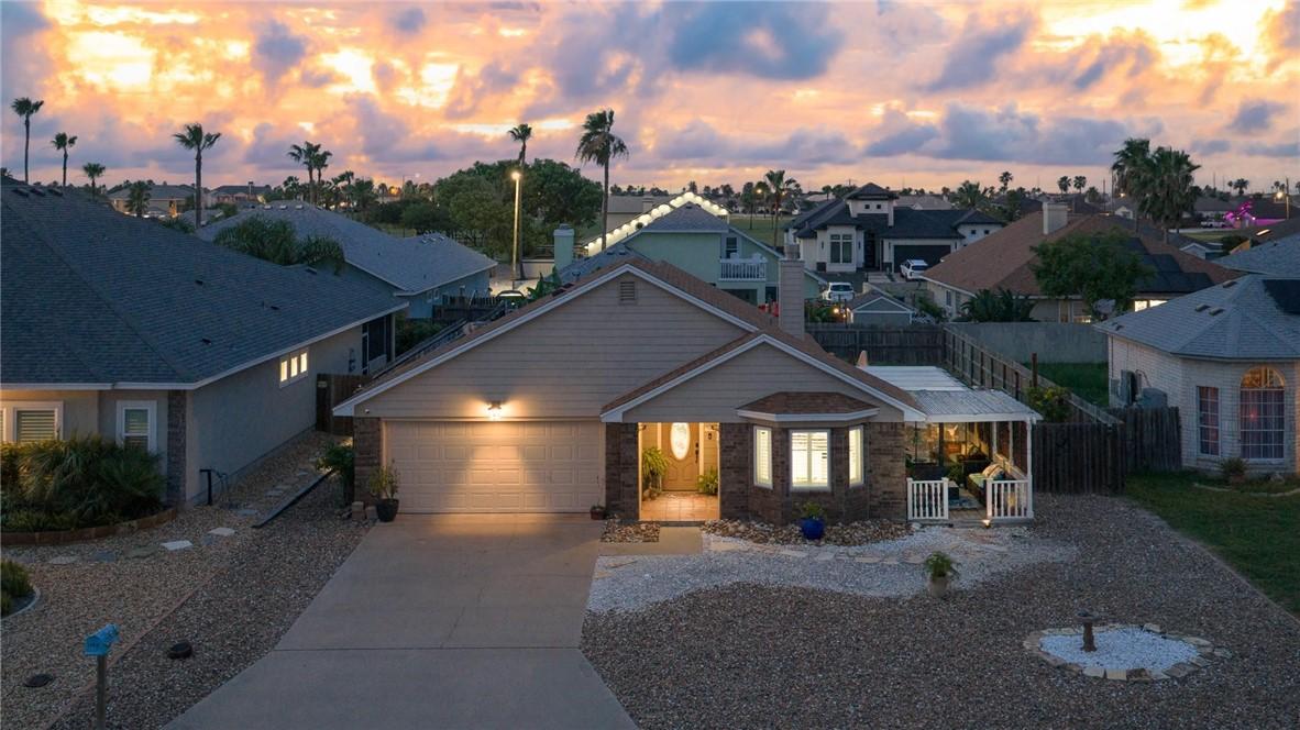 Image 1: WELCOME to 13918 Eaglesnest Bay Dr.!