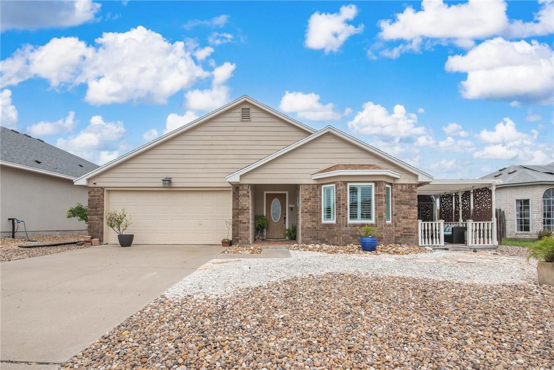 Image 2: 13918 Eaglesnest Bay Drive - Easy to maintain home