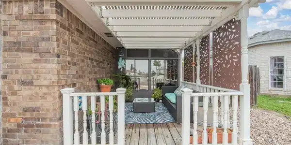 Image 3: Cutest side yard -with a WATER VIEW!