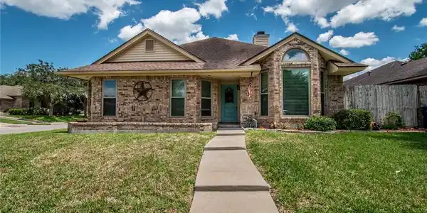 7002 Sun Wood Drive