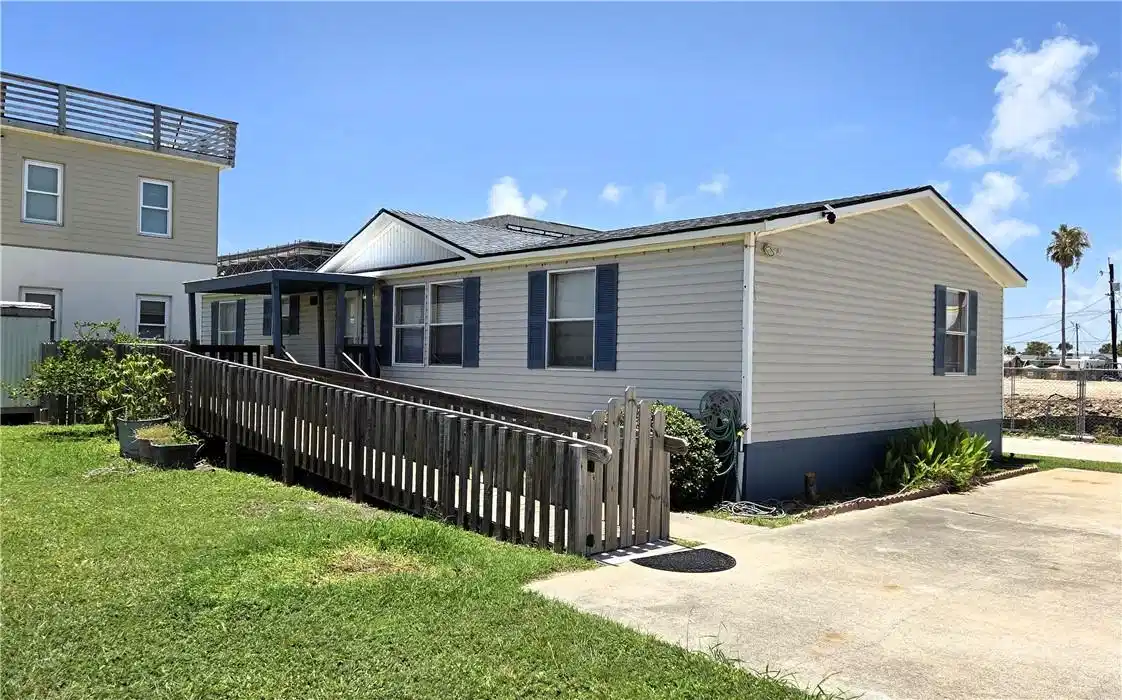 Image 1: Welcome to 218 E. Avenue C