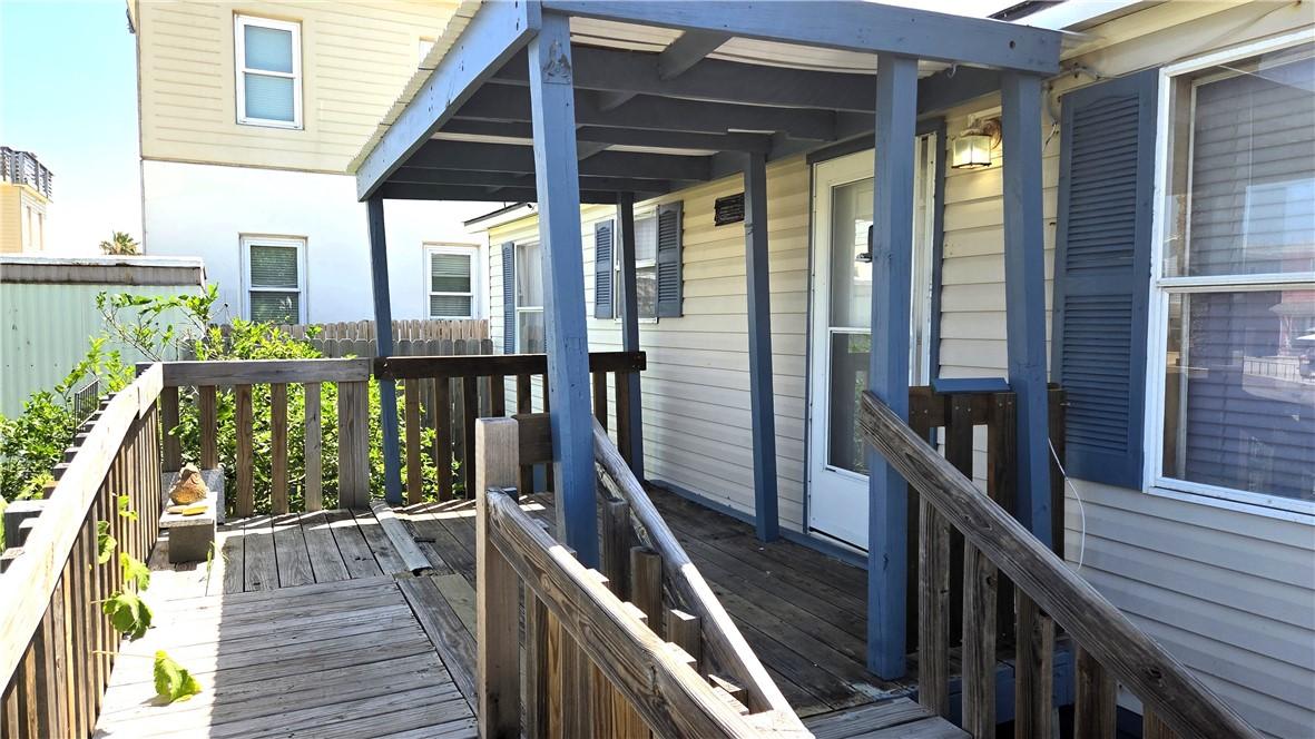 Image 4: The house has a covered front porch