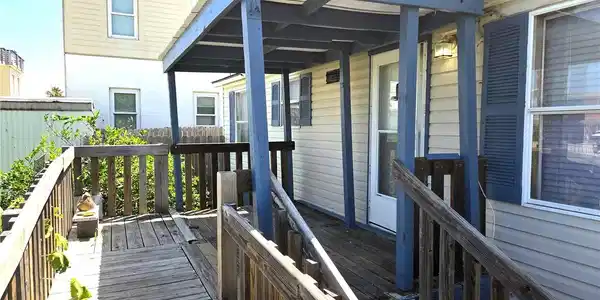 Image 4: The house has a covered front porch