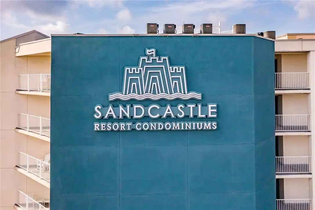 Image 1: Sandcastle Condos