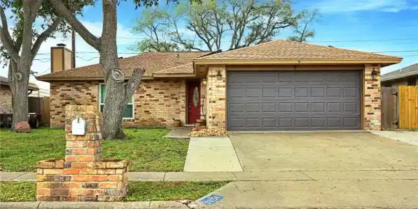 6725 Meadowbreeze Parkway