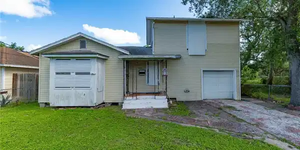 1021 National Drive