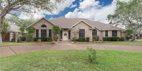 5922 Woodmere Drive