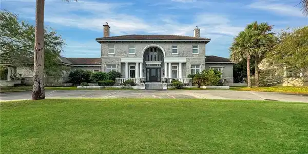 5001 Ocean Drive