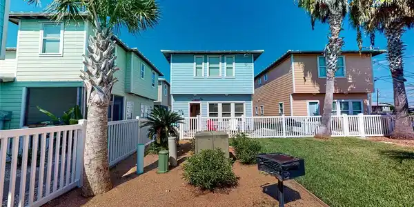 301 E Avenue C