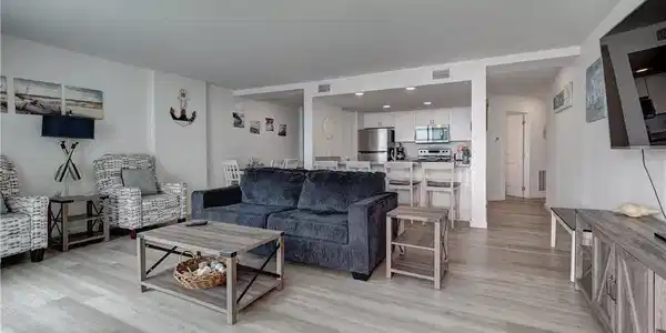 Image 3: Living Room