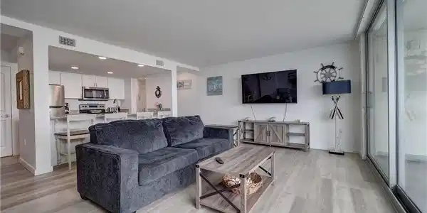 Image 4: Living Room with awesome view of the Gulf
