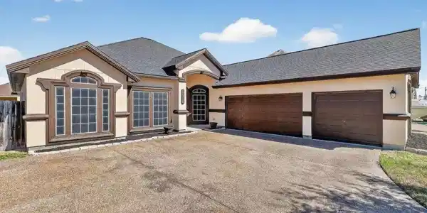 6026 Queen Bess Dr