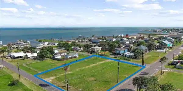 3621 Laguna Shores
