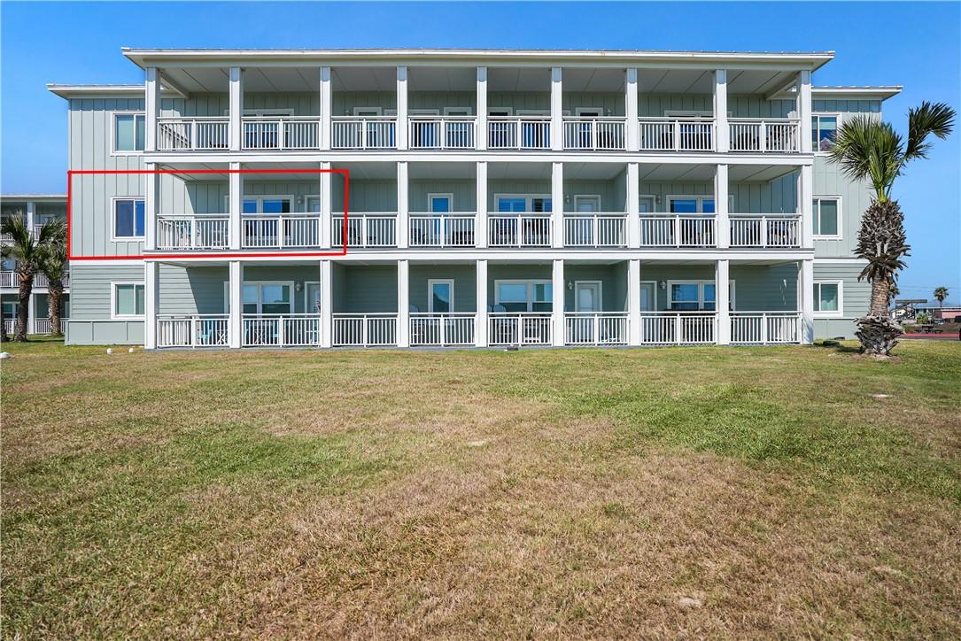 Image 2: This corner unit provides amazing views of the bea