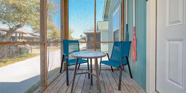 Image 3: Screened Porch