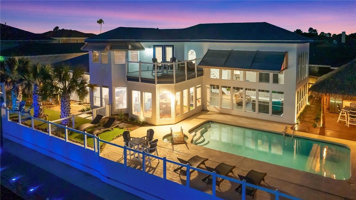 Image 4: Do you entertain?  THIS is where you'll want to sh