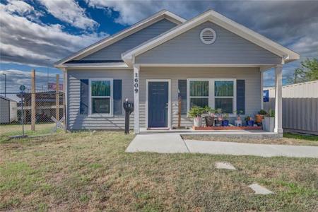 1609 W Manor Drive