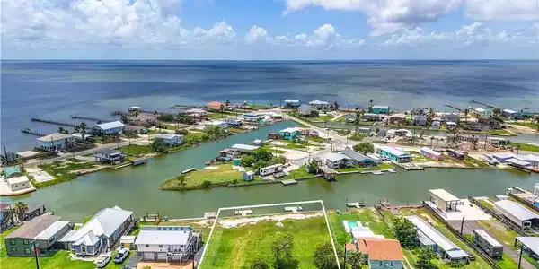 525-527 Copano Cove