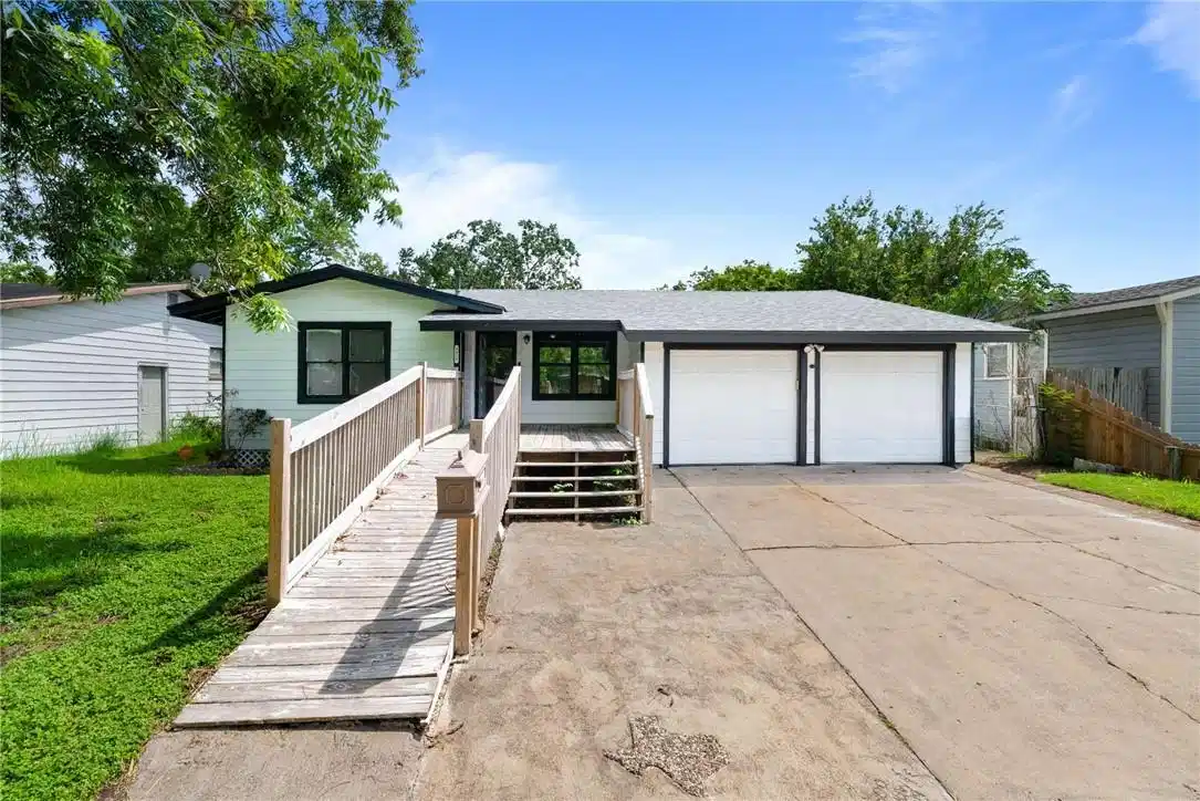 Image 1: front porch with ramp for easy access