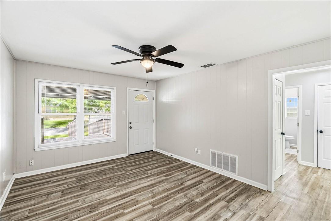 Image 3: Freshly painted living room with updated vinyl pla