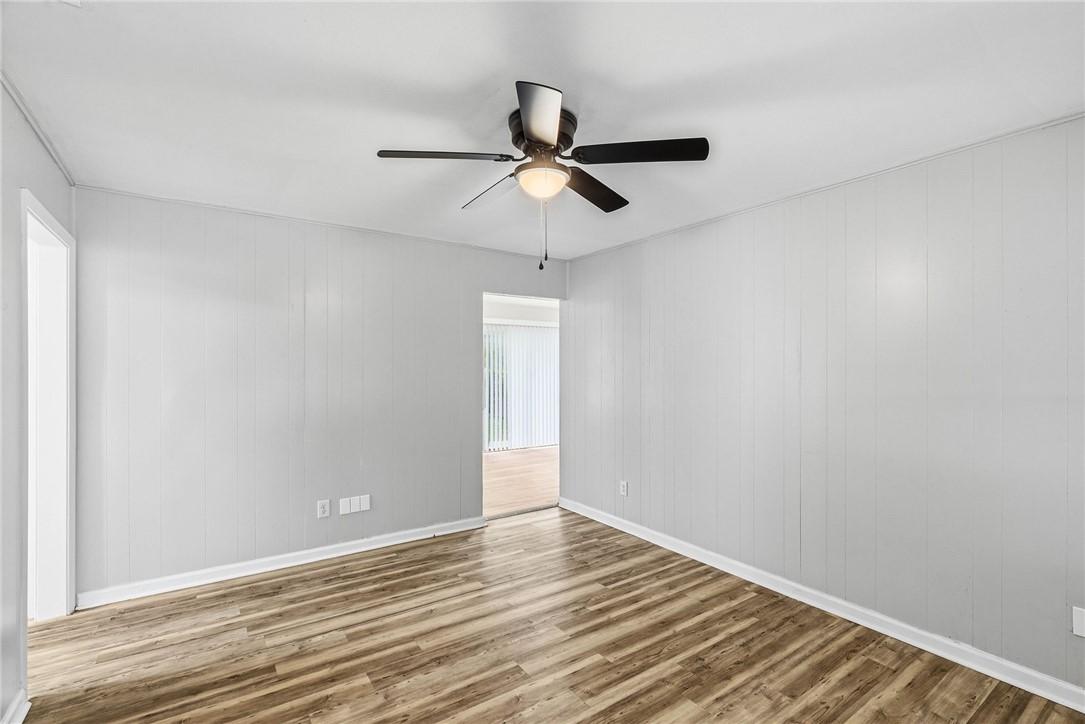 Image 4: Living room