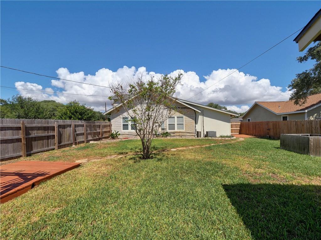 Image 4: Back Yard