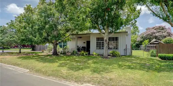 3313 Manitou Street