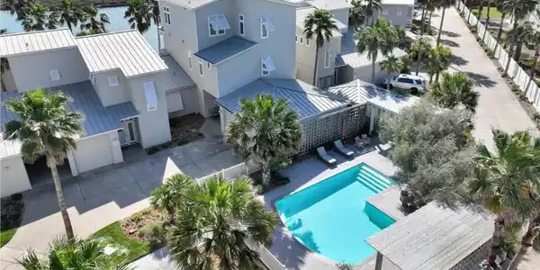3700 Island Moorings Parkway