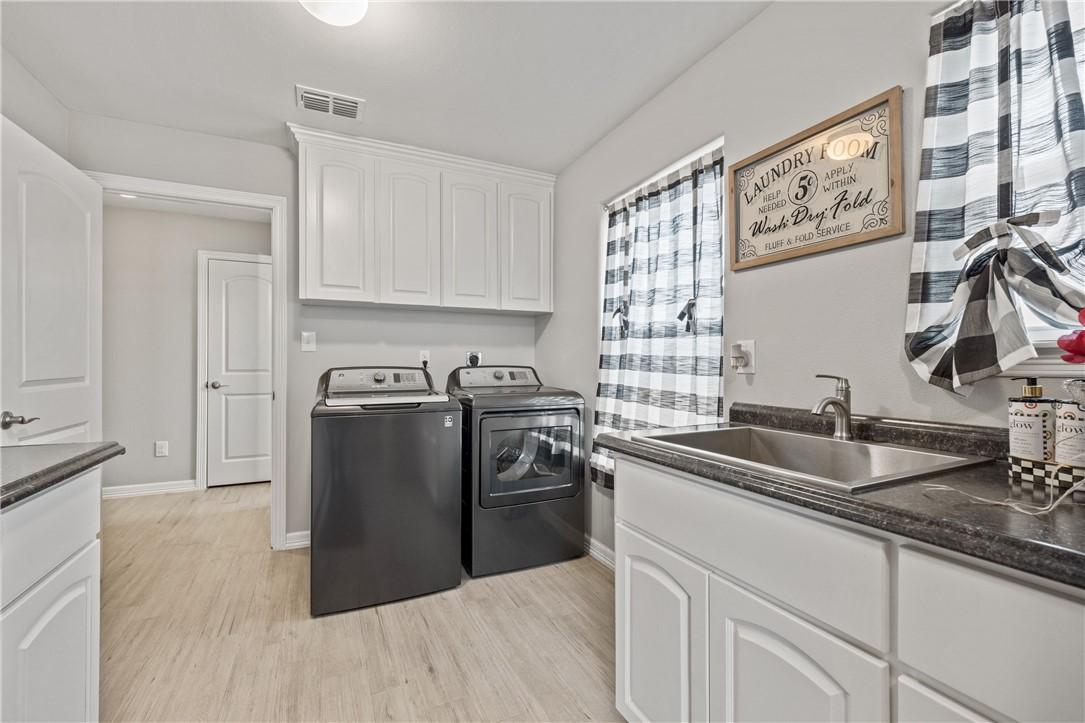 Image 3: laundry/mud room