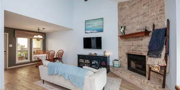 Image 4: Living Room with fireplace.